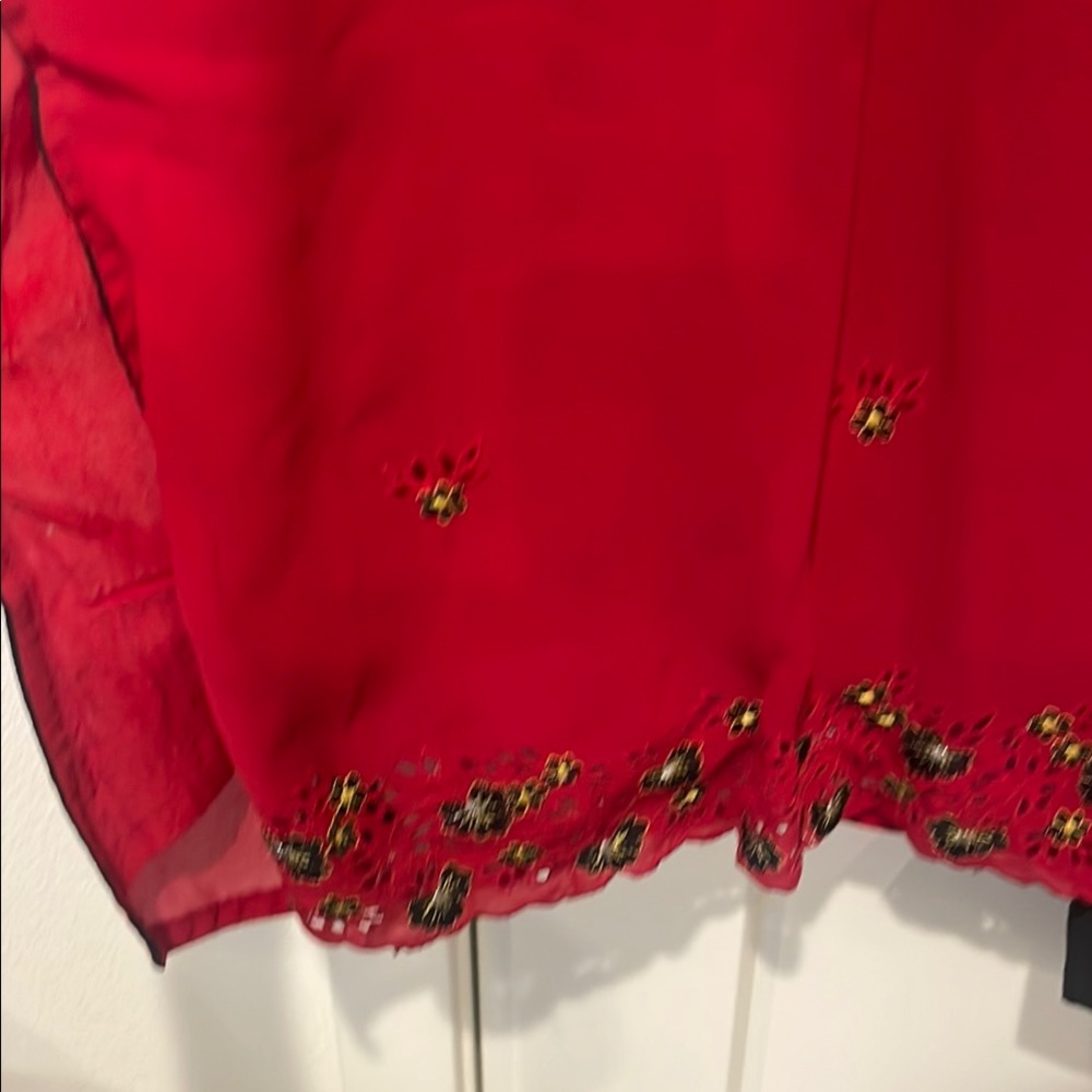 Embellished Red Sleeveless salwar kameez - Picture 3 of 6